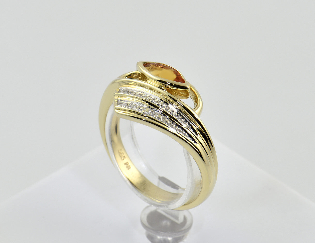 Ring Citrin 585/000 14 K Gelbgold 5 Diamanten zus. 0,05 ct