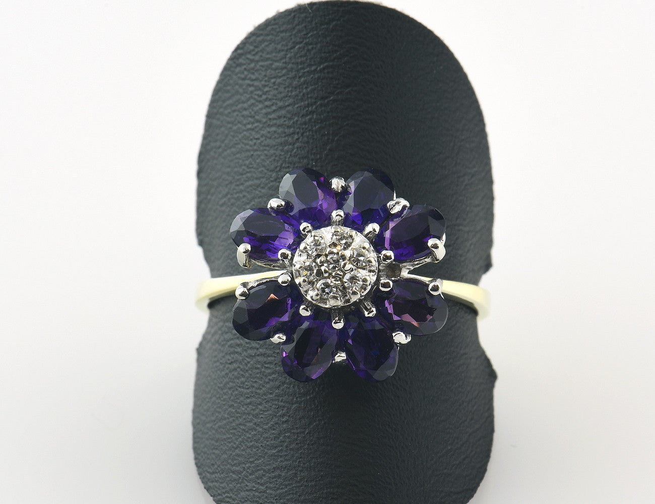 Amethyst Diamant Ring 585 14 K Gelbgold 7 Diamanten zus. 0,07 ct