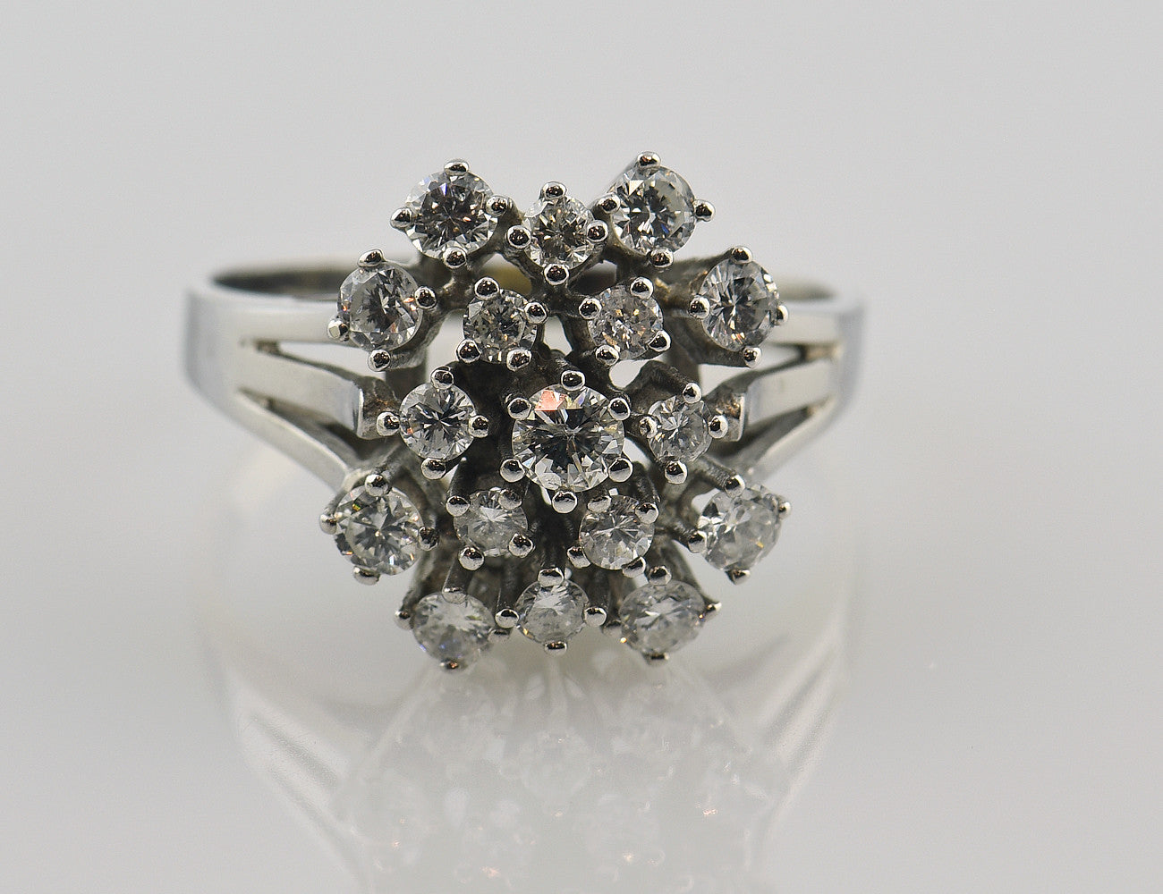 Diamant Ring 585 14 K Weißgold 17 Brillanten zus. 0,85 ct