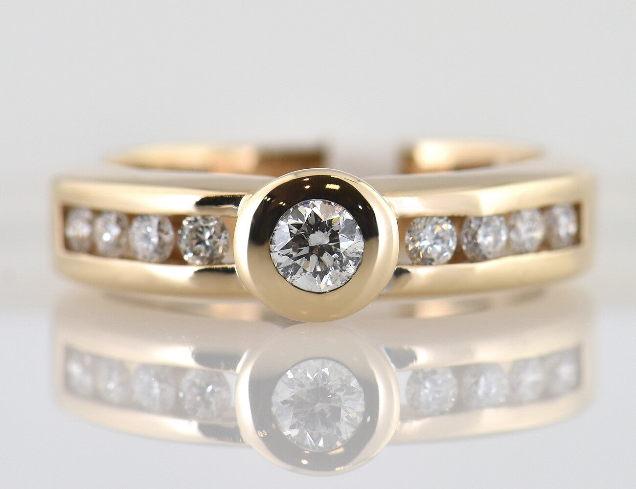 Diamant Ring 585/000 14 K Gelbgold 9 Brillanten zus. 0,45 ct