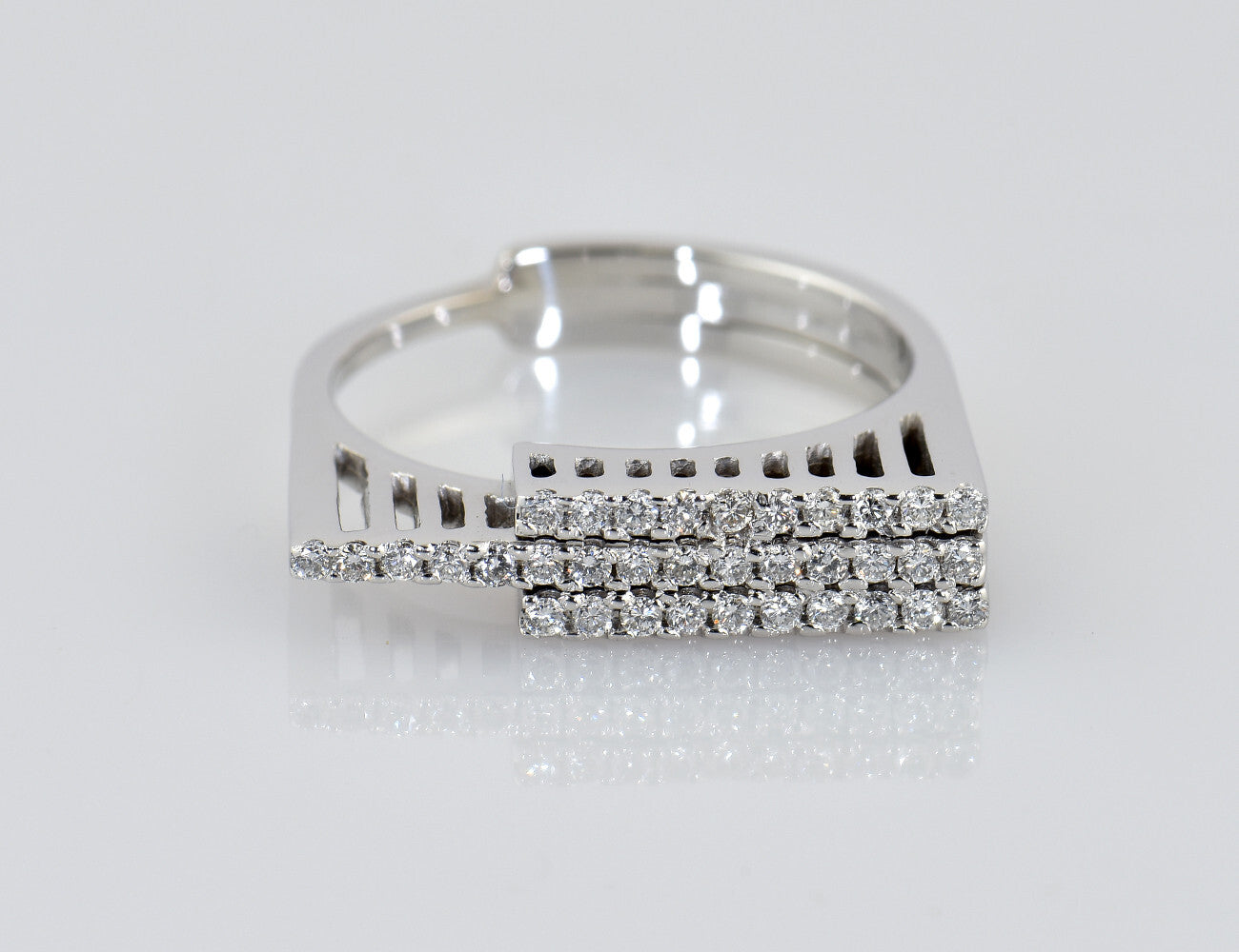 Diamant Ring 750/000 18 K Weißgold 35 Brillanten zus. 0,35 ct