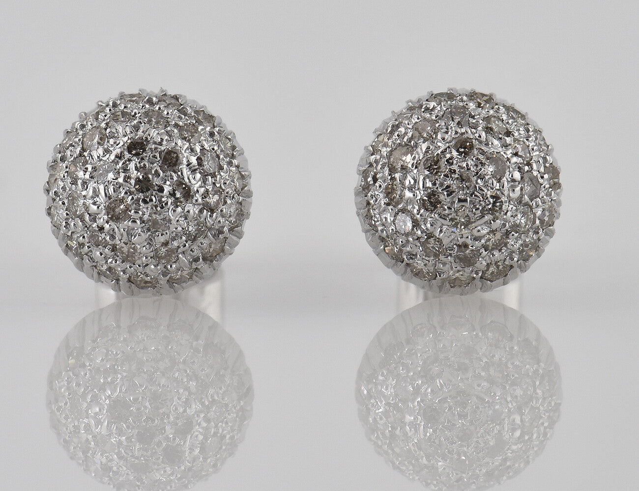 Ohrstecker 750/000 18 K Weißgold, 68 Diamanten zus. 0,40 ct