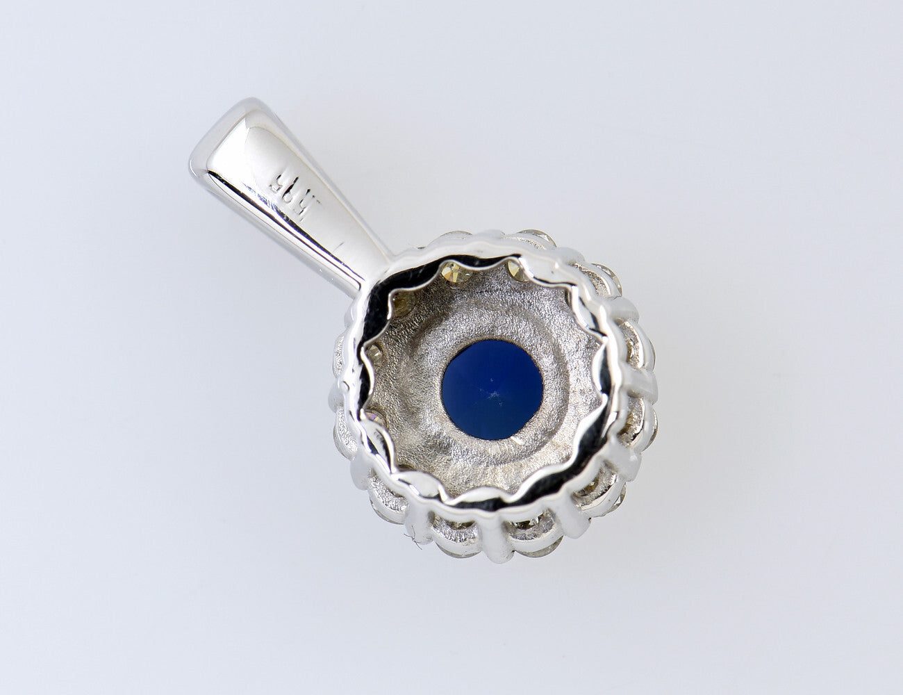 Anhänger Saphir 585/000 14 K Weißgold 12 Diamanten zus. 0,20 ct