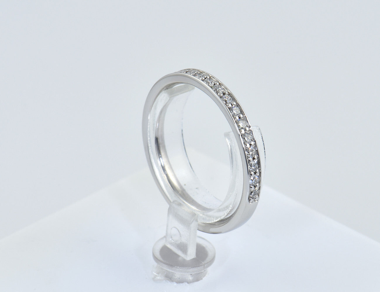 Memoire Ring 585/000 14 K Weißgold 19 Brillanten Lab Crown CVD zus. 0,30 ct