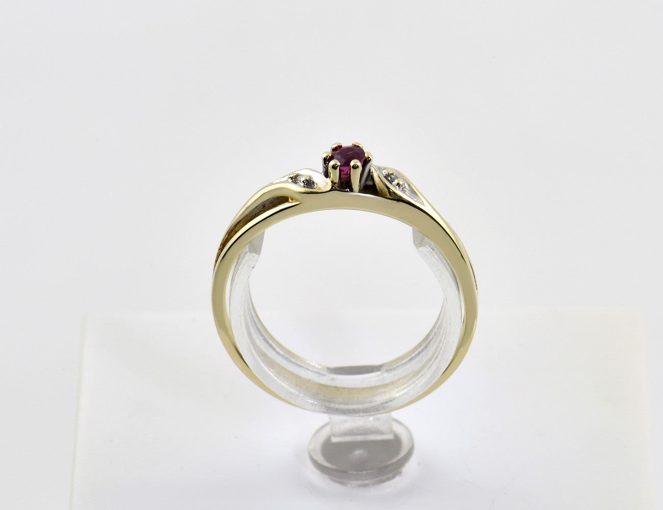 Rubin Diamant Ring 585/000 14 K Gelbgold 2 Diamanten zus. 0,01 ct