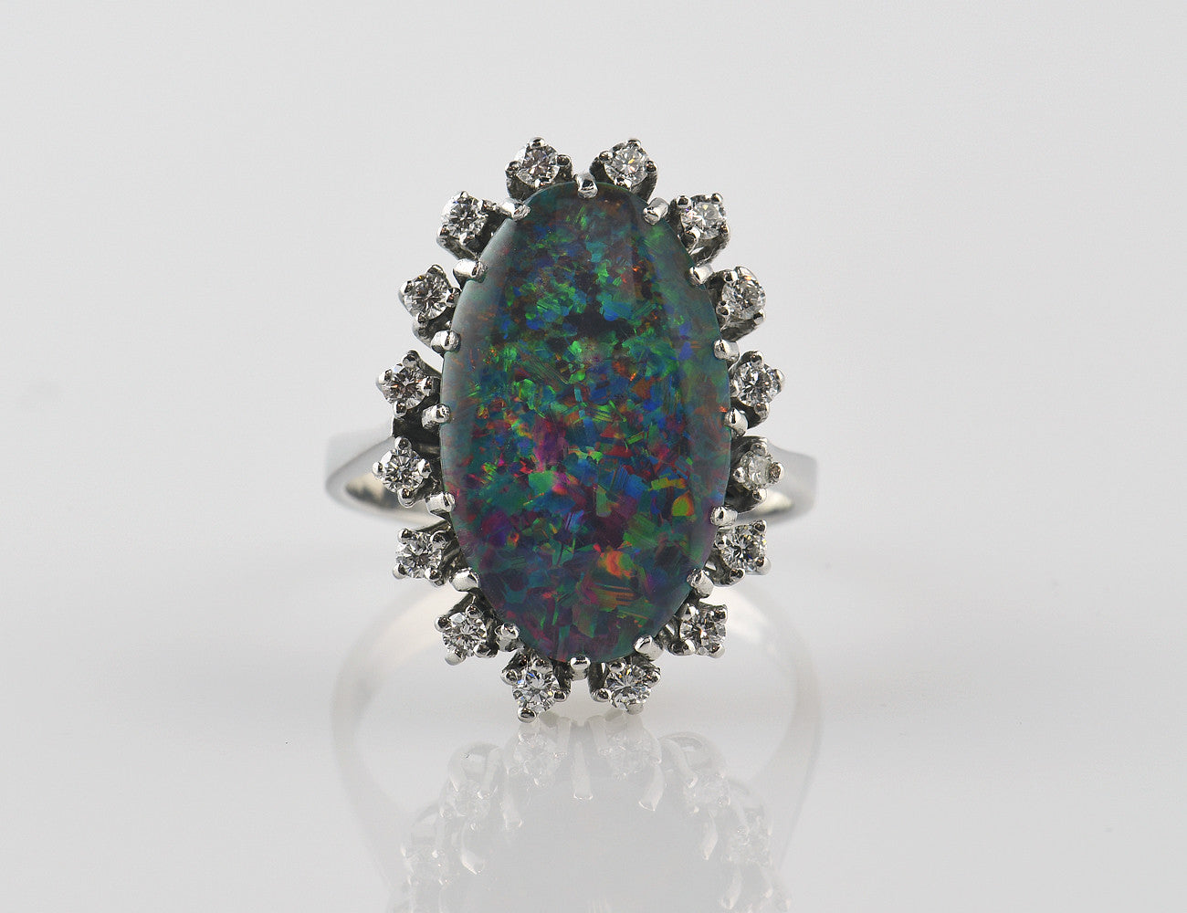 Ring Opal Triplette 585/000 14 K Weißgold, 16 Diamanten zus. 0,45 ct