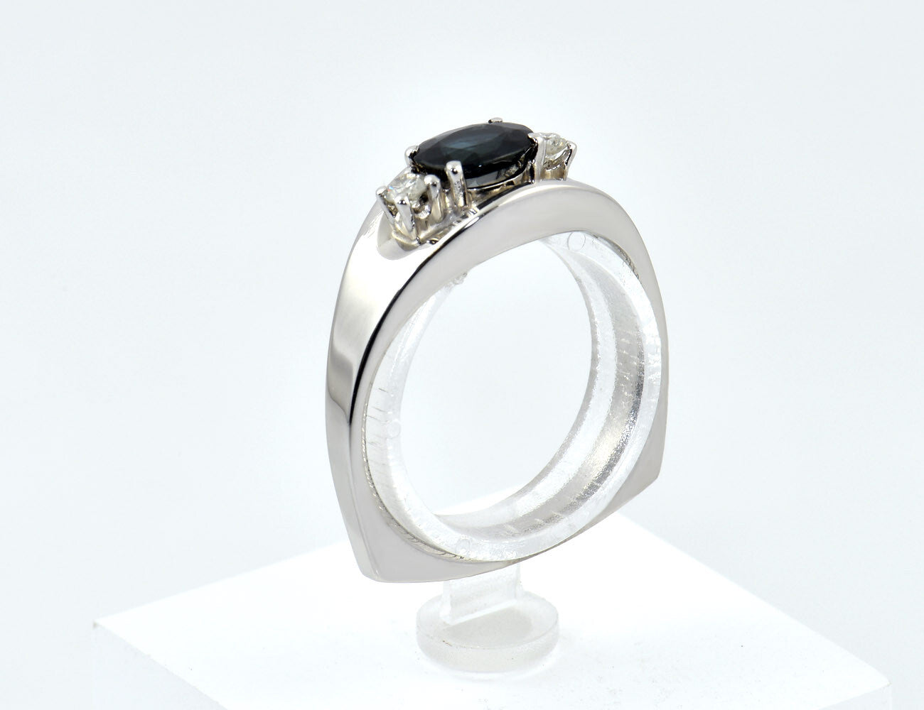 Saphir Diamant Ring 750/000 18 K Weißgold 2 Brillanten zus. 0,08 ct