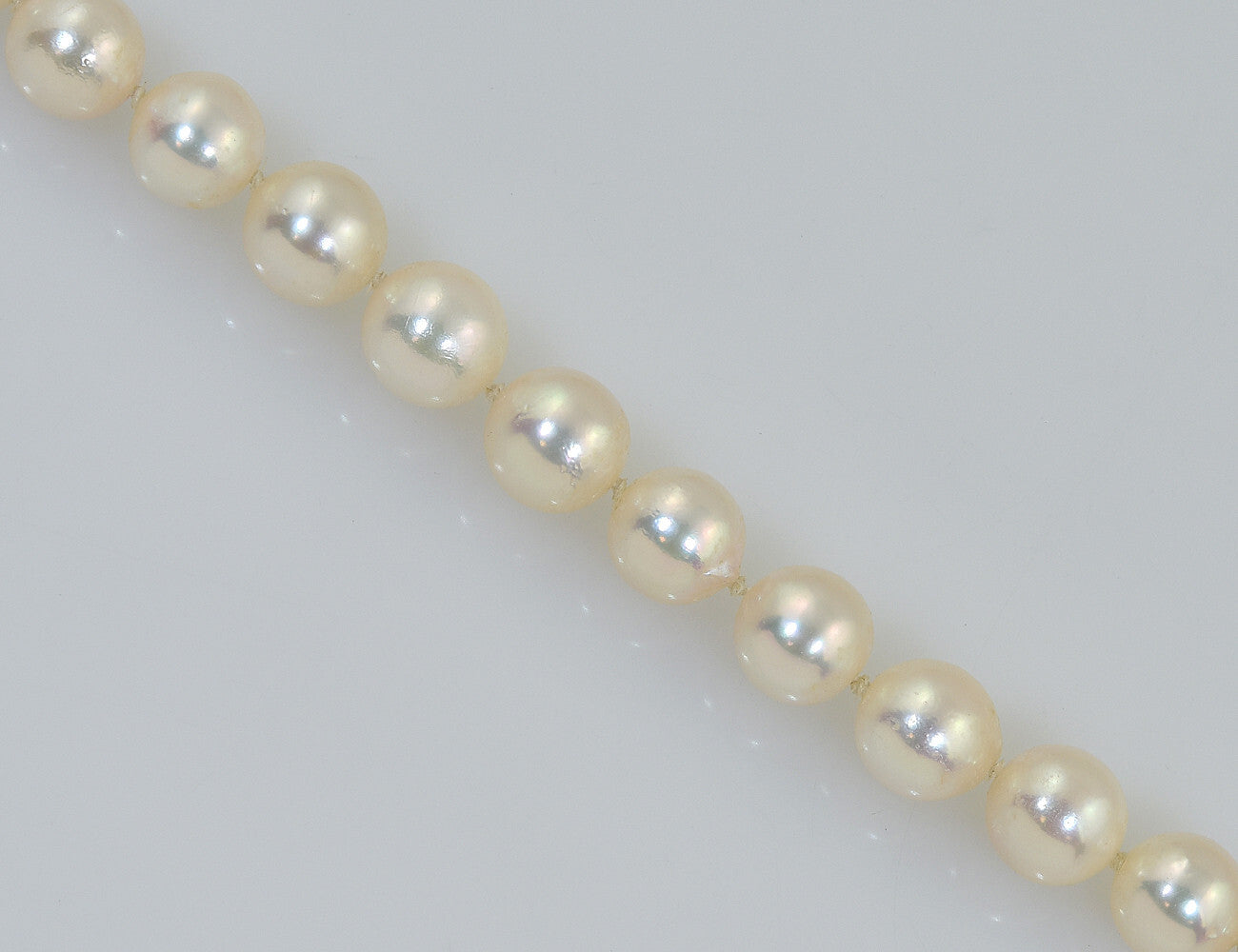 Akoyaperlenkette 750/000 18 K Gelbgoldschließe 20 Brillanten zus. 0,20 ct