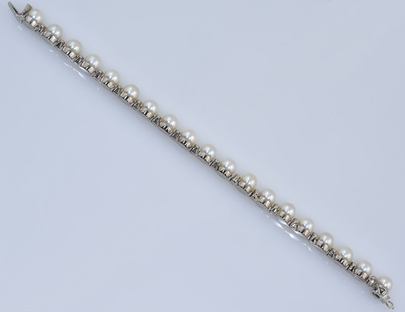 Perlen Armband 750/000 18 K Weißgold 19 Diamanten zus. 0,38 ct