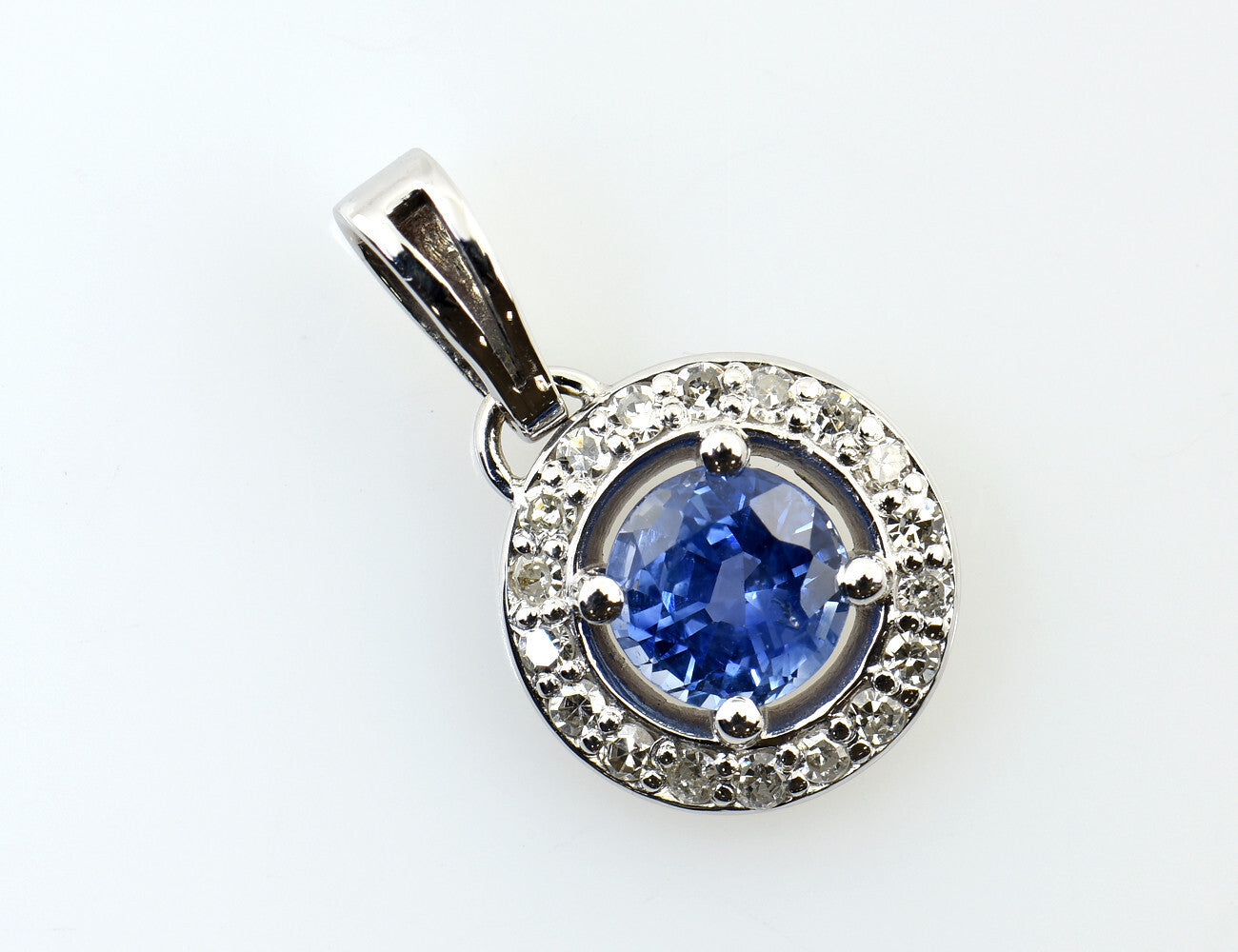 Anhänger Saphir 585/000 14 K Weißgold 18 Diamanten zus. 0,10 ct