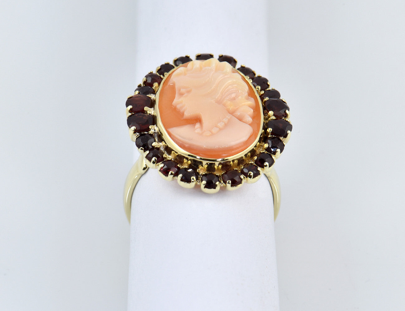 Ring Granat, Muschelgemme 333/000 8 K Gelbgold