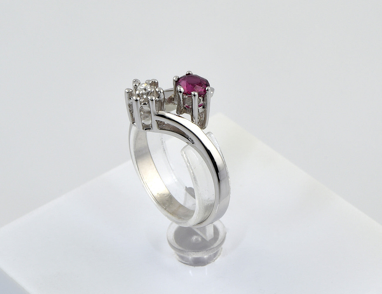Rubin Diamant Ring 585/000 14 K Weißgold 1 Diamant 0,015 ct
