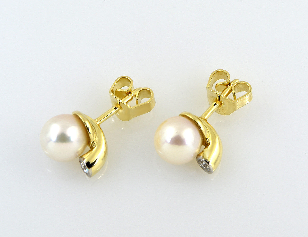 Ohrringe Akoya Perle 585/000 14 K Gelbgold Ohrstecker 2 Brillanten zus. 0,06 ct