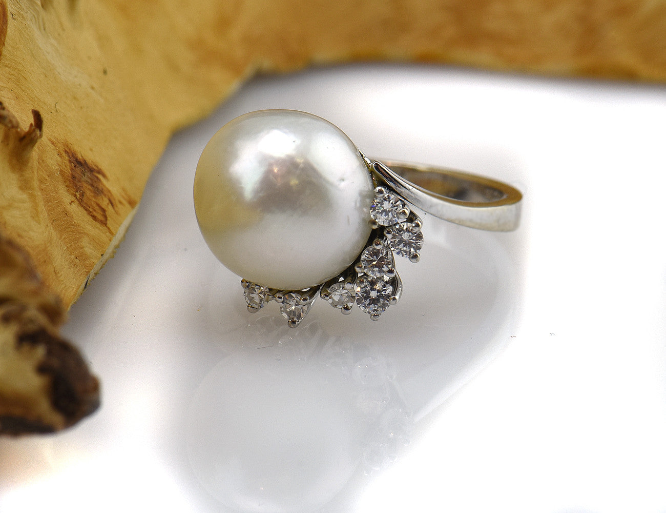 Ring Akoyaperle 585/000 14 K Weißgold, 7 Brillanten zus. 0,16 ct