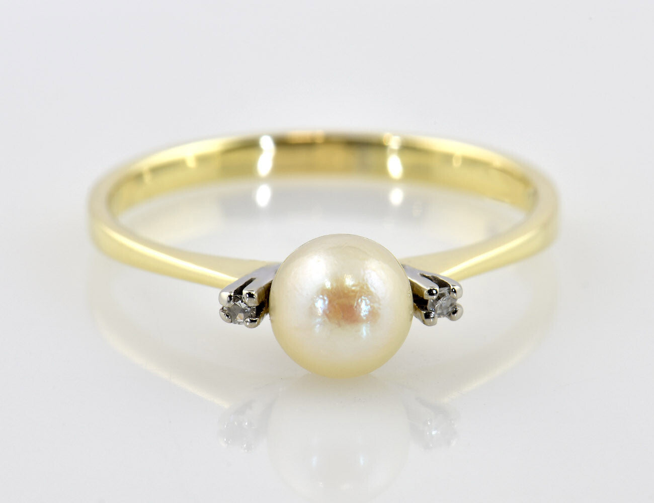Pearl ring, diamond 585/000 14 K yellow gold, 2 diamonds total 0.02 ct