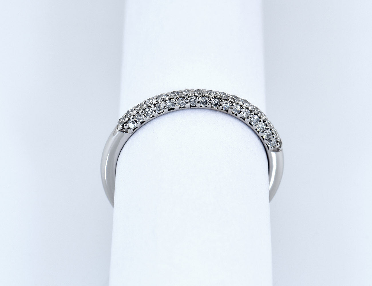 Memoire Ring 585/000 14 K Weißgold 48 Brillanten Lab Crown CVD zus. 0,50 ct
