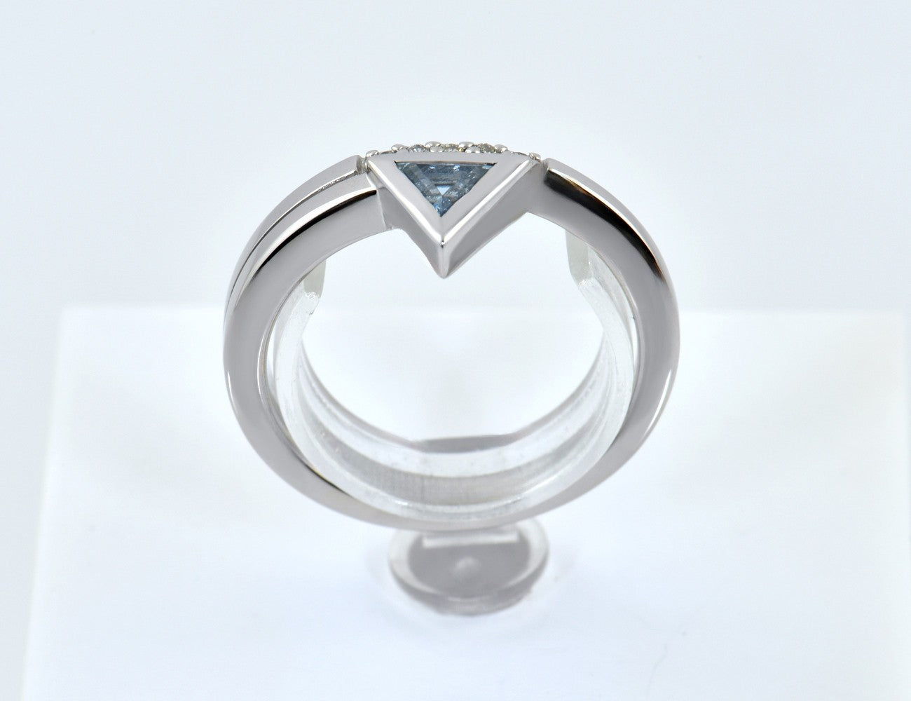 Ring Aquamarin Diamant 585/000 14 K Weißgold 5 Brillanten zus. 0,05 ct