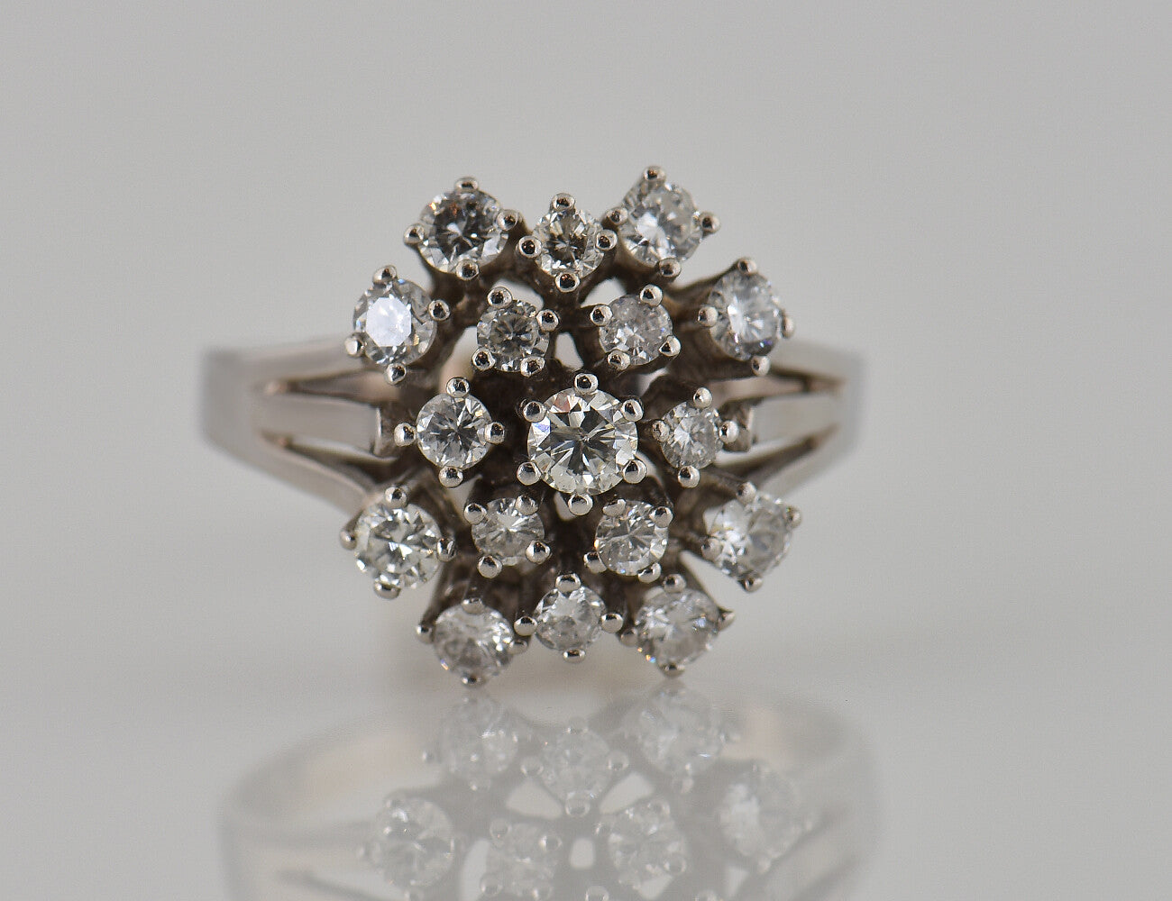 Diamant Ring 585 14 K Weißgold 17 Brillanten zus. 0,85 ct