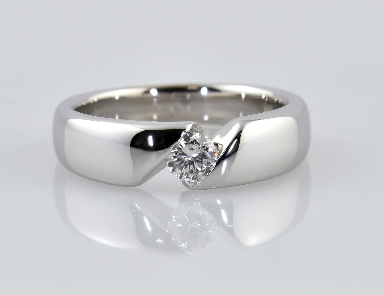 Solitär Ring 585/000 14 K Weißgold 1 Brillant 0,25 ct