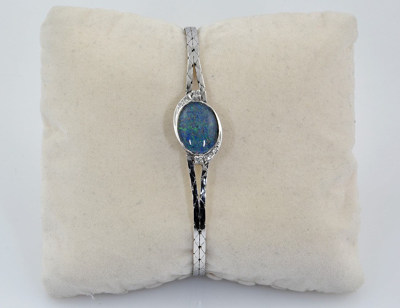 Armband Opal  585/000 14 K Weißgold 6 Diamanten zus. 0,10 ct 18,5 cm lang