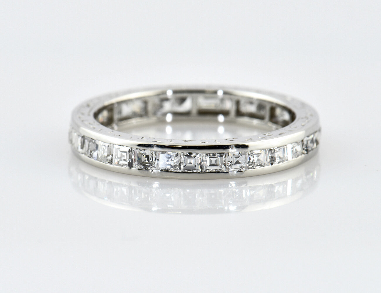 Diamond Ring Memoire 950/000 platinum, 32 diamonds totaling 1.50 ct
