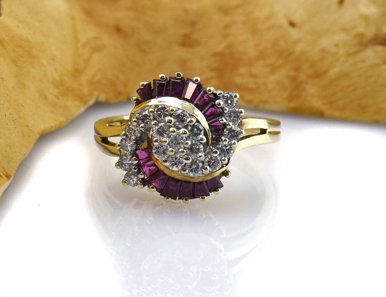 Rubin Diamant Ring 585/000 14 K Gelbgold 19 Brillanten zus. 0,55 ct