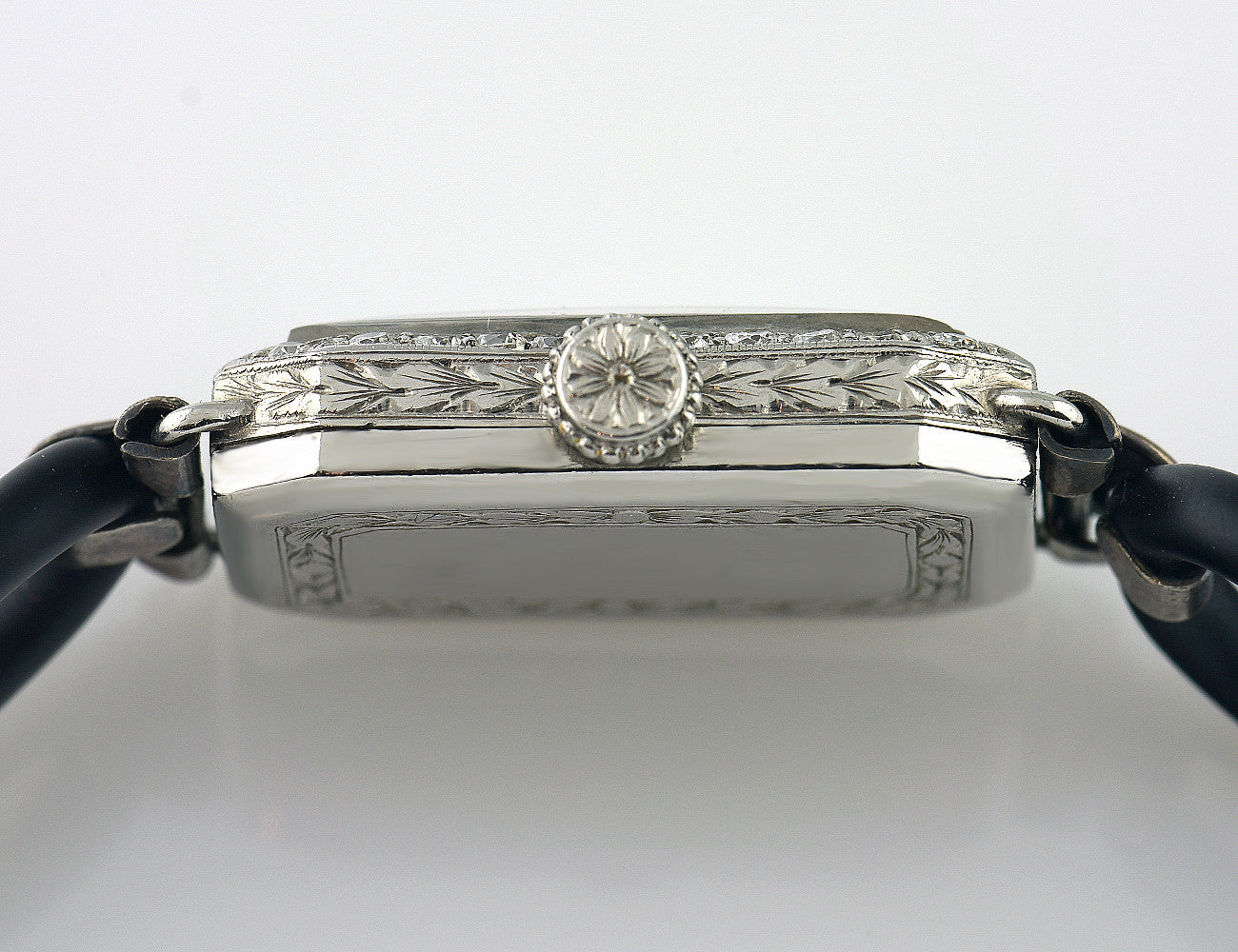 Birks Art Deko Damenuhr Handaufzug 950/000 Platin 30 Diamanten zus. 1,35 ct