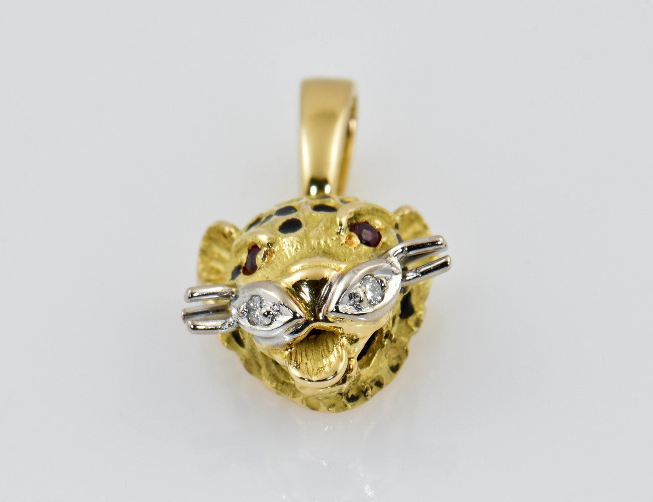 Anhänger Panter 750/000 18 K Gelbgold 2 Diamanten zus. 0,02 ct, Rubin