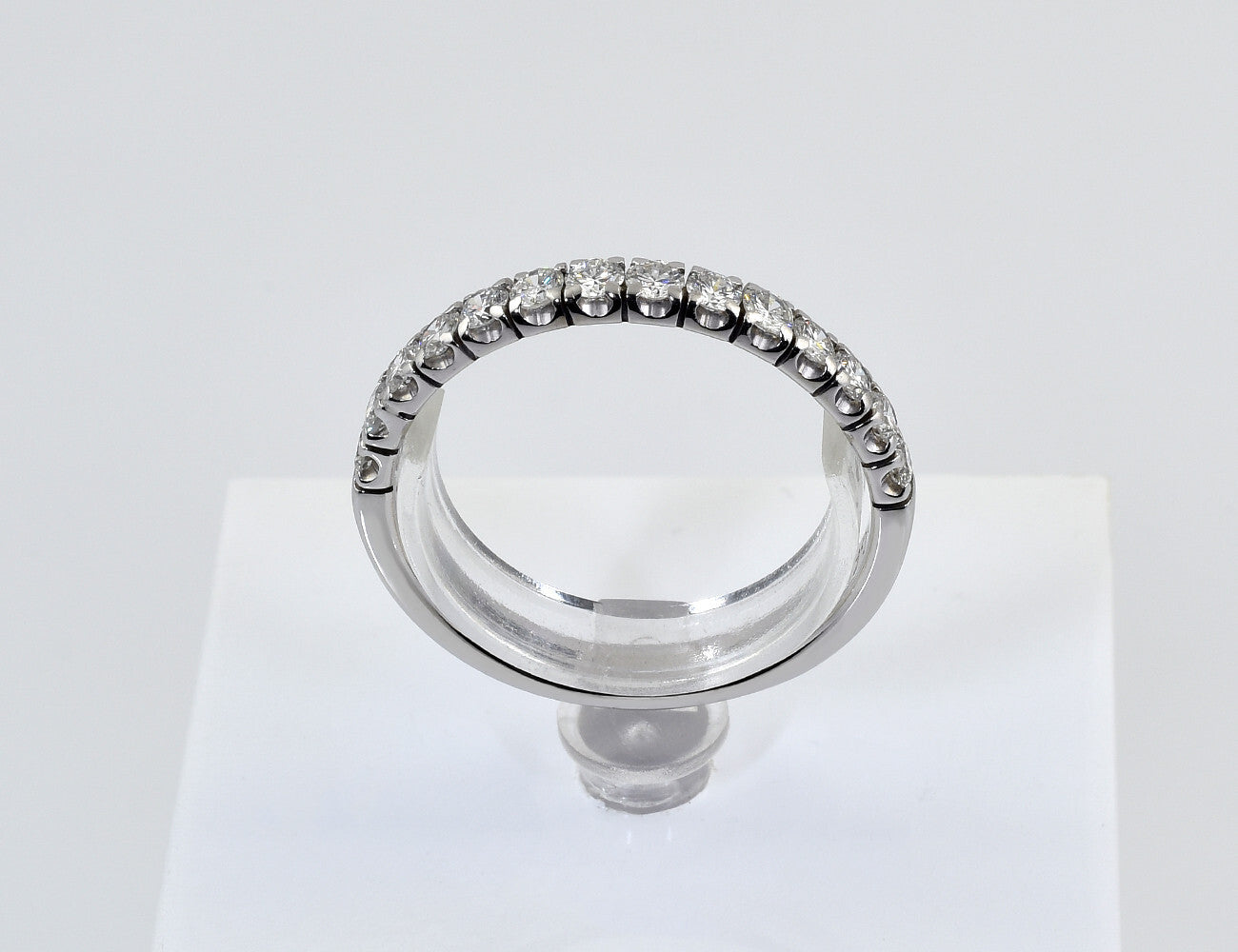 Memoire Diamant Ring 750/000 18 K Weißgold 14 Brillanten zus. 0,70 ct