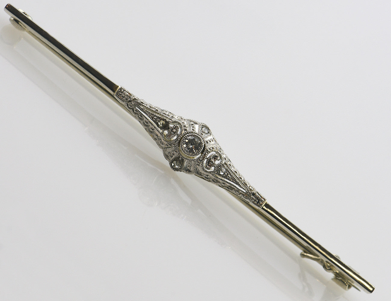 Antike Brosche 585/000 14 K Weißgold mit 5 Diamanten zus. 0,04 ct