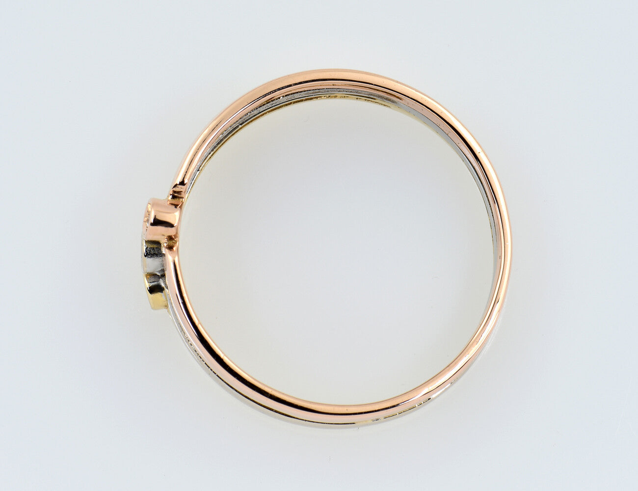 Diamond ring 585/000 14 K gold multicolored 3 diamonds total 0.03 ct