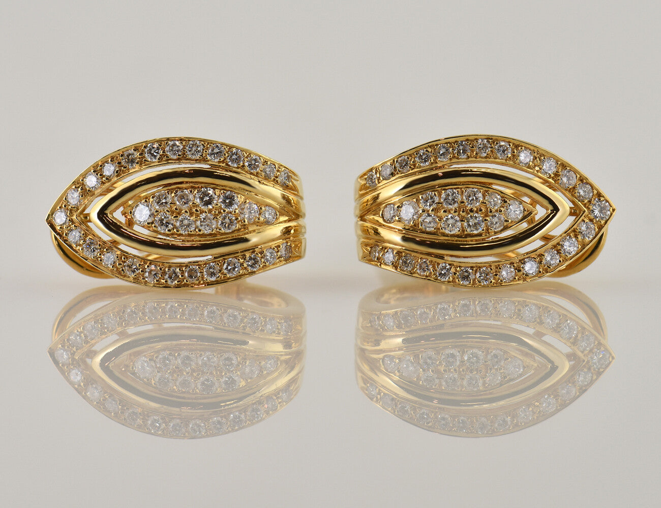 Ohrstecker 750 18 K Gelbgold, 72 Diamanten zus. 1,10 ct