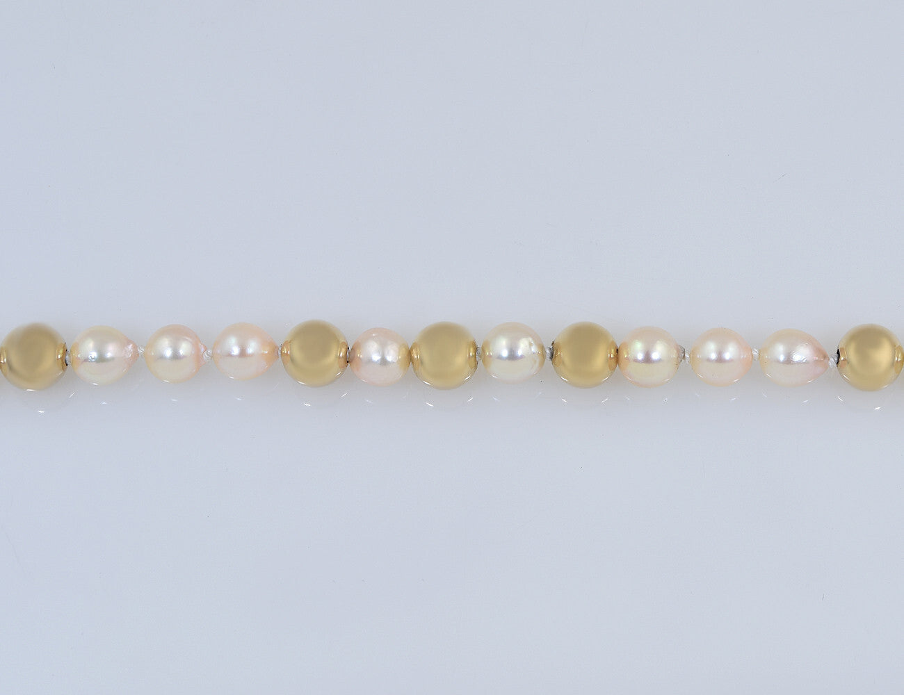 Akoyaperlenkette 585/000 14 K Gelbgoldschließe 16 Diamanten zus. 0,15 ct