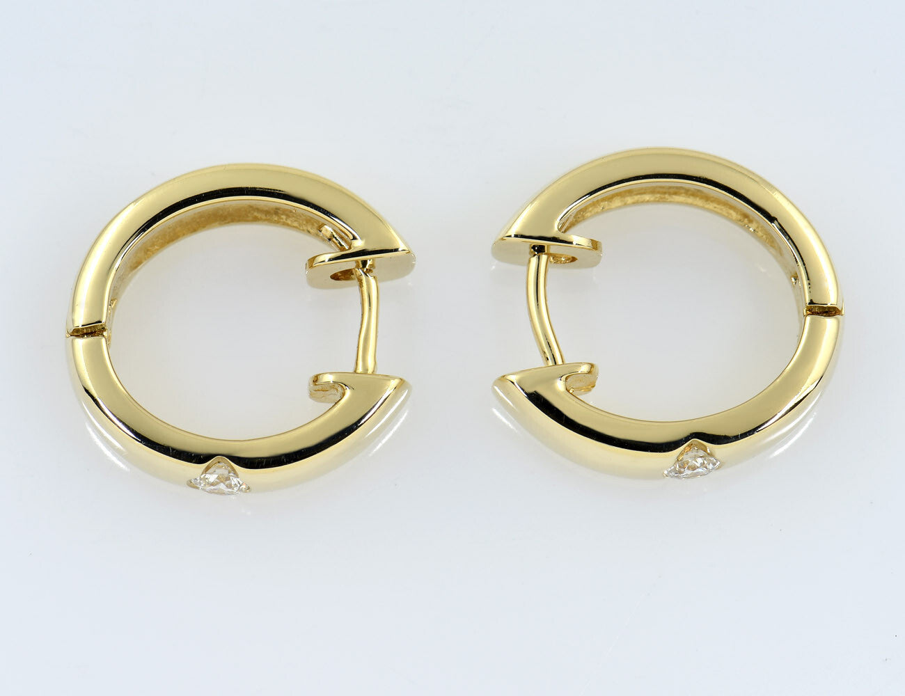 Creolen 585/000 14 K Gelbgold 2 Diamanten zus. 0,17 ct