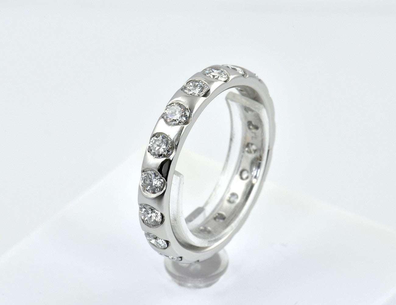 Diamant Memory Ring 950/000 Platin 18 Brillanten zus. 2,00 ct
