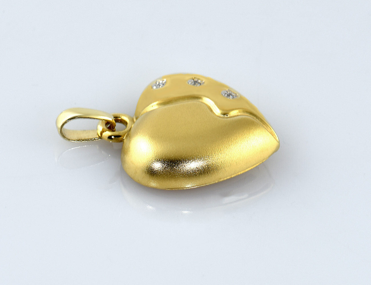 Anhänger Herz 333/000 8 K Gelbgold 3 Diamanten zus. 0,02 ct
