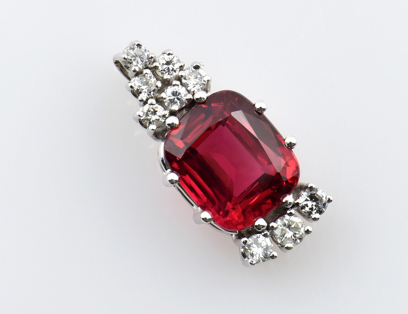 Anhänger Rubellit 750/000 18 K Weißgold 9 Brillanten zus. 0,24 ct