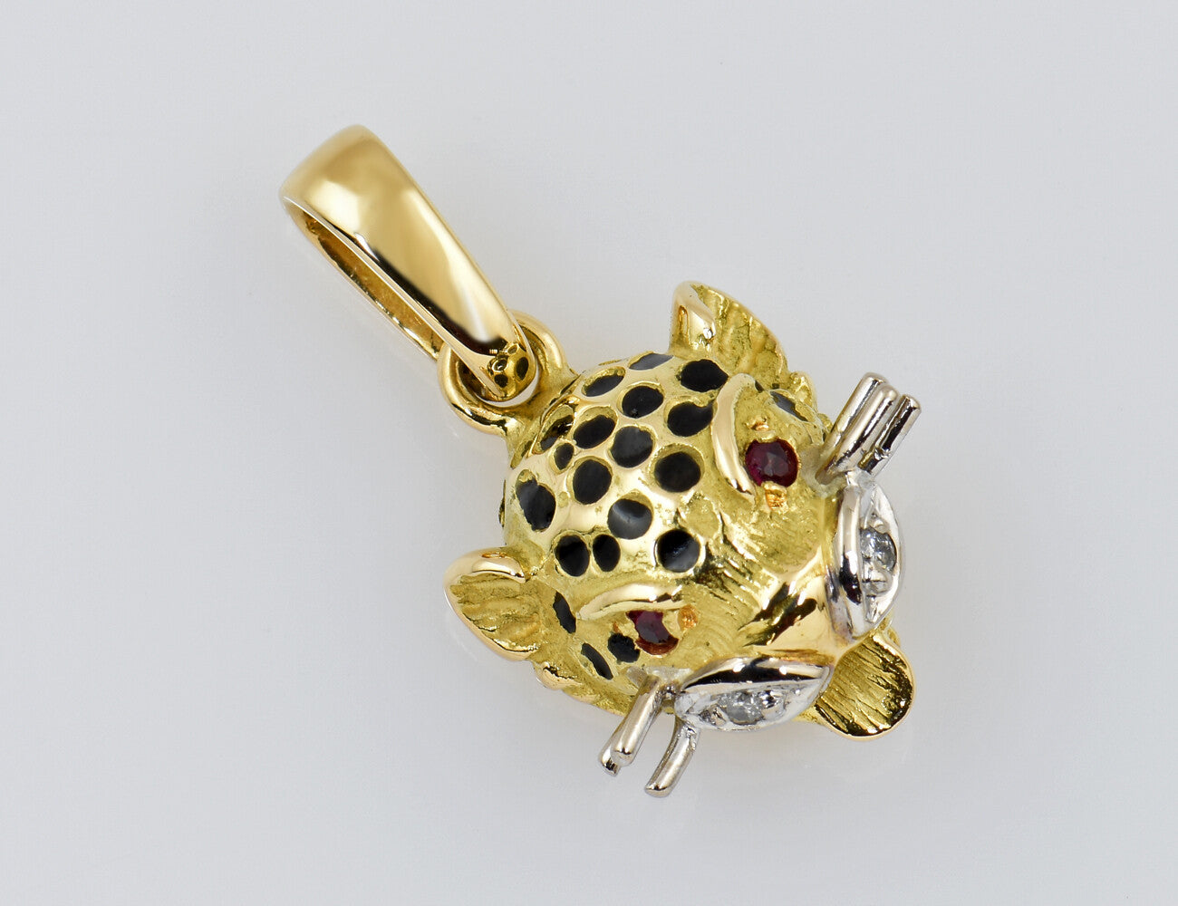 Anhänger Panter 750/000 18 K Gelbgold 2 Diamanten zus. 0,02 ct, Rubin