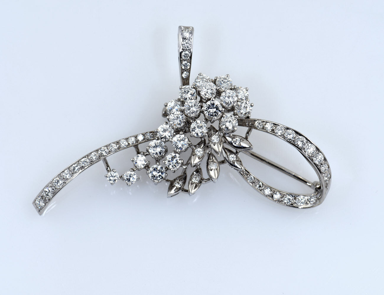 Diamant Brosche 750/000 18 K Weißgold 61 Diamanten zus. 3,31 ct