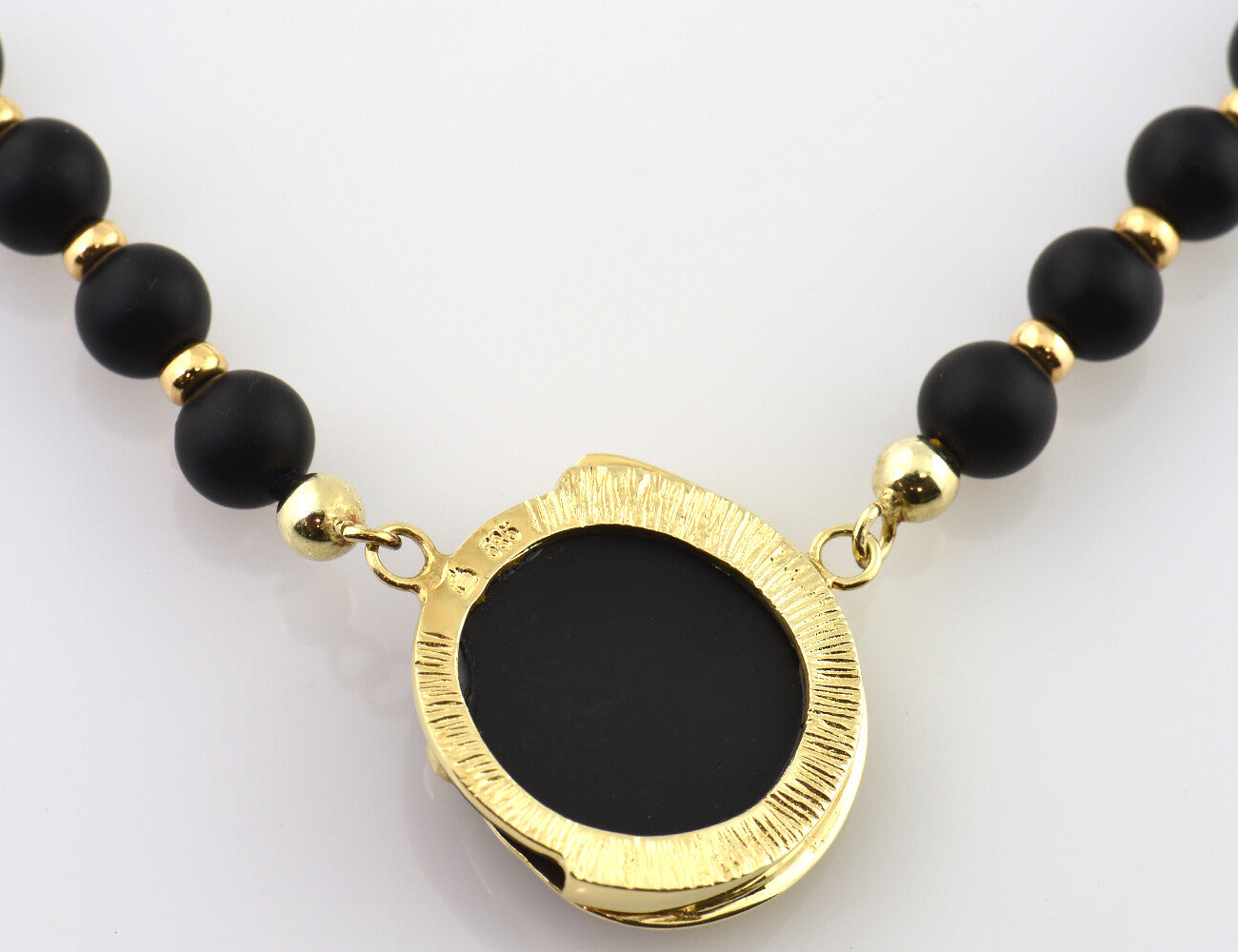Onyx Kette mit Anhänger 585/000 14 K Gelbgold, Diamant 0,02 ct, 43 cm lang