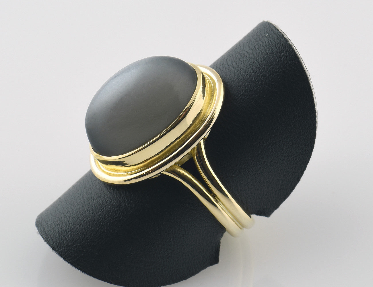Ring Mondstein 750/000 18 K Gelbgold