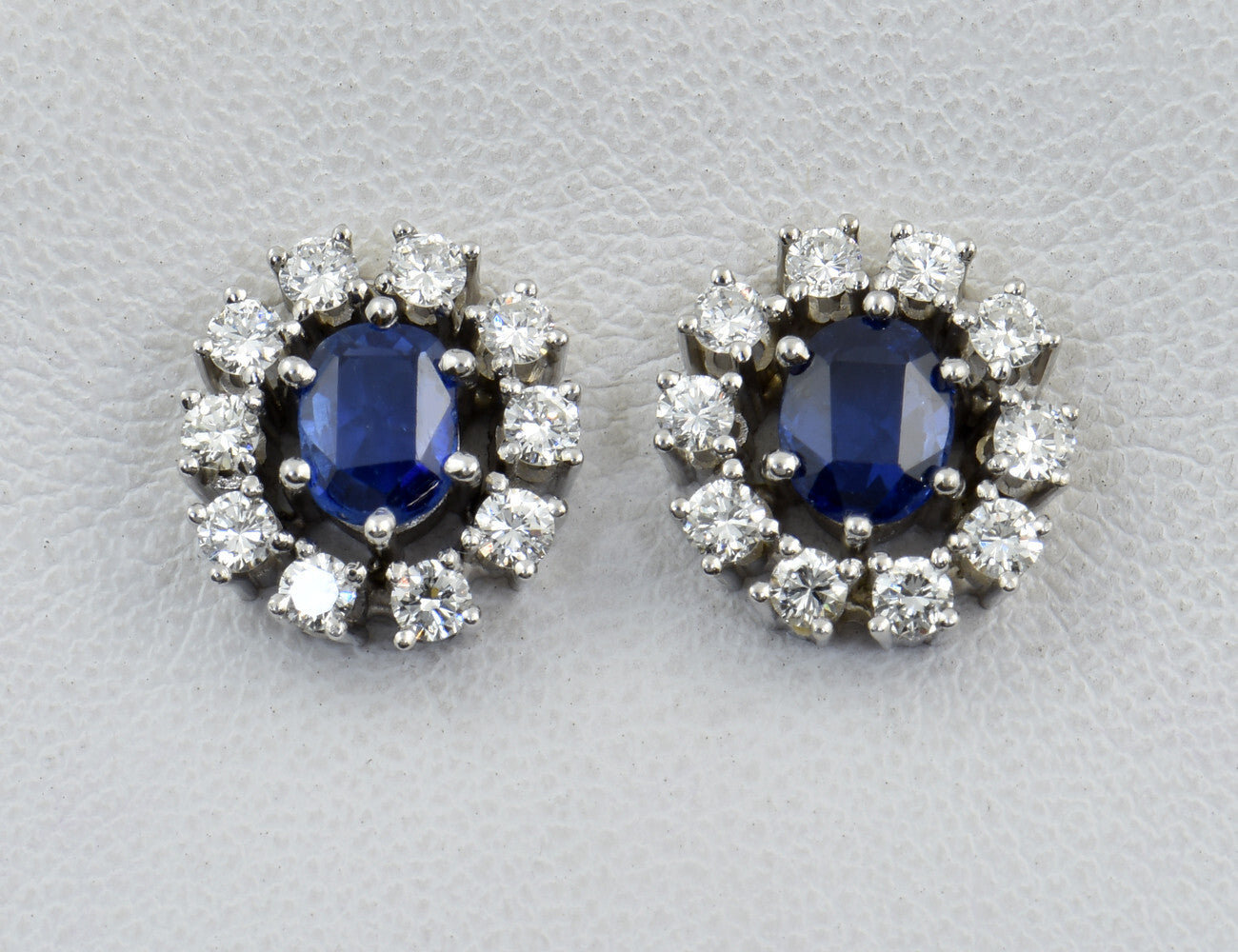 Ohrstecker Saphir Ohrringe 585/000 14 K Weißgold, 20 Diamanten zus. 0,85 ct