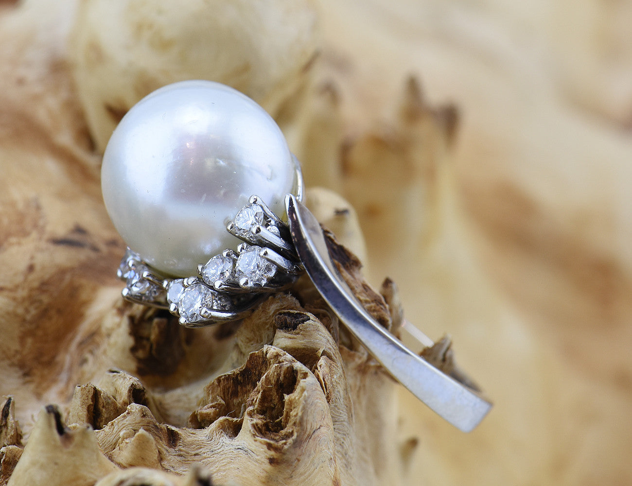 Ring Akoyaperle 585/000 14 K Weißgold, 7 Brillanten zus. 0,16 ct