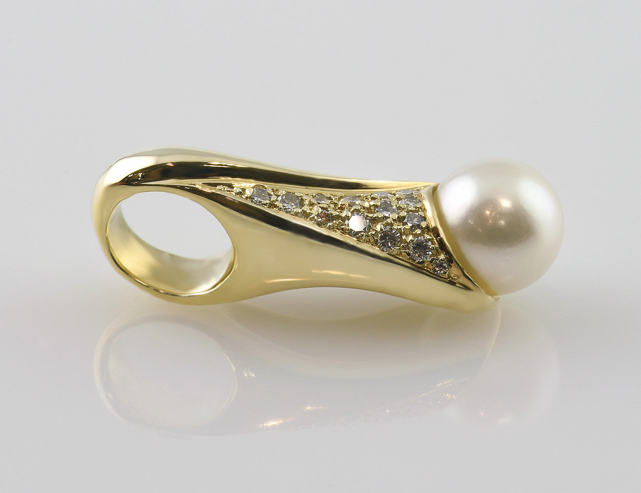 Anhänger Akoyaperle 585 14 K Gelbgold 14 Diamanten zus. 0,16 ct