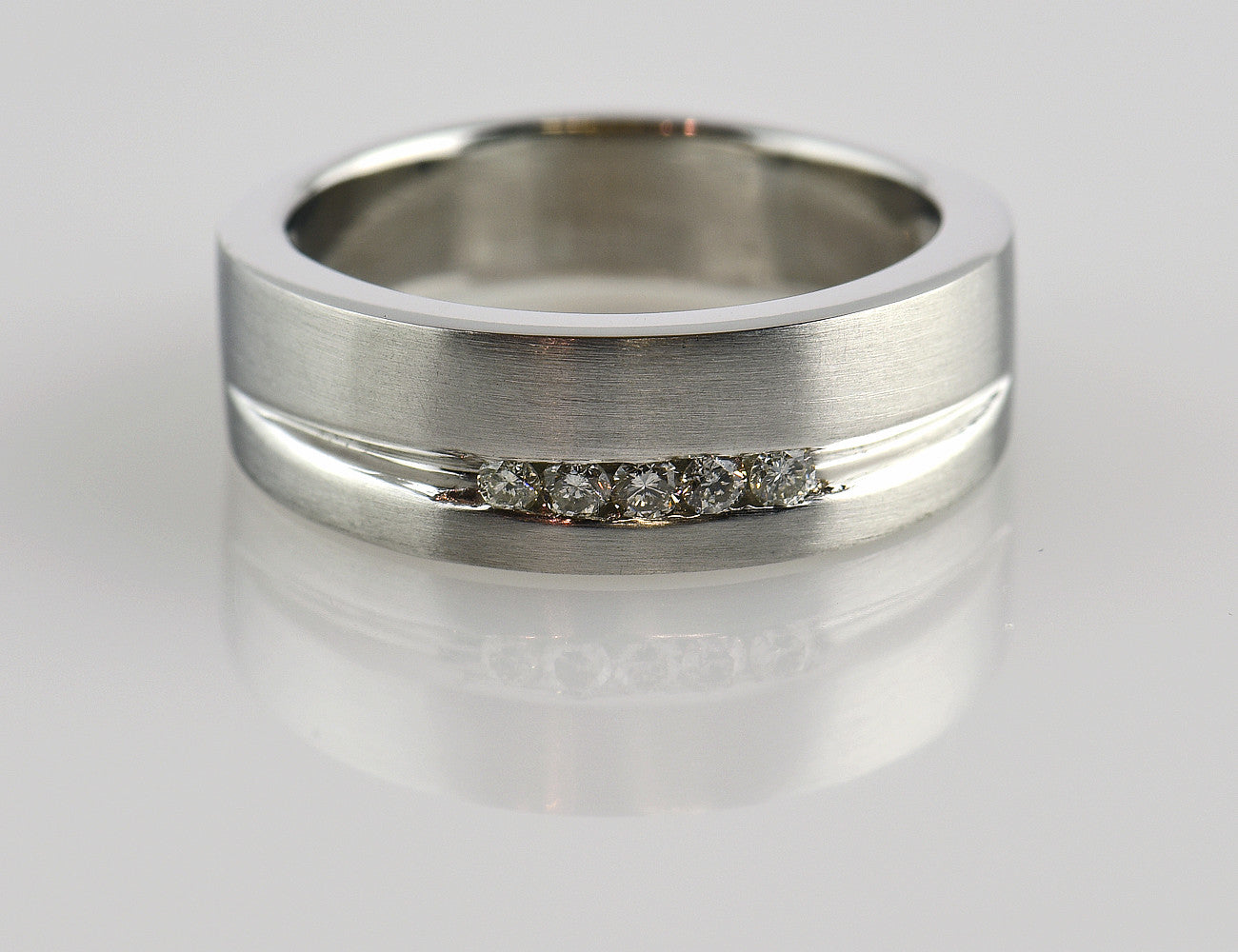 Diamant Ring 750/000 18 K Weißgold 5 Brillanten zus. 0,10 ct