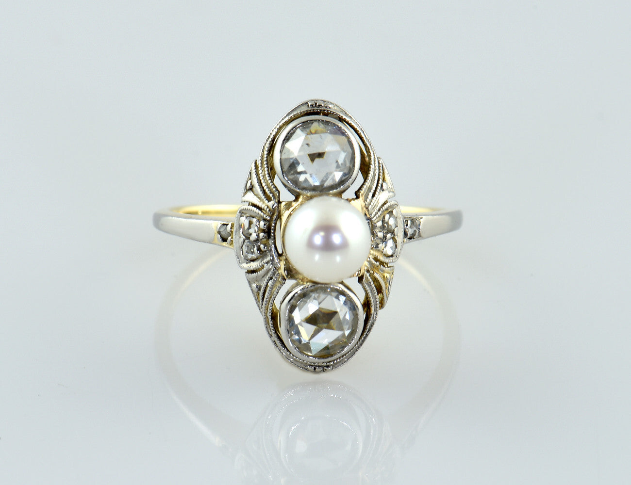 Ring Diamond Akoya Pearl 585/000 14 K White Gold 8 Diamonds total approx. 0.35 ct