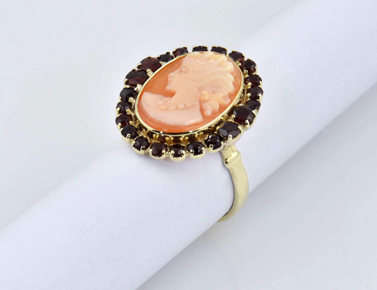 Ring Granat, Muschelgemme 333/000 8 K Gelbgold