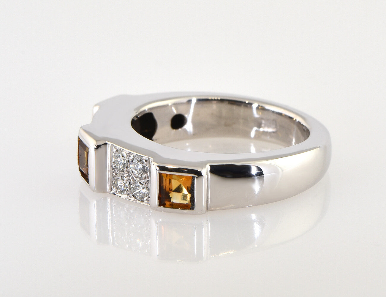 Ring Citrin 585/000 14 K Weißgold 8 Brillanten zus. 0,32 ct
