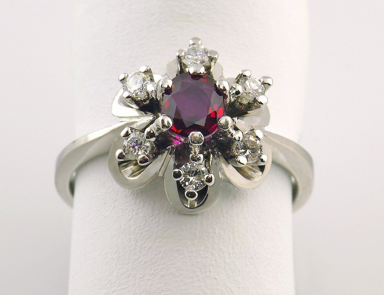 Rubin Diamant Ring 585/000 14 K Weißgold 6 Brillanten zus. 0,24 ct