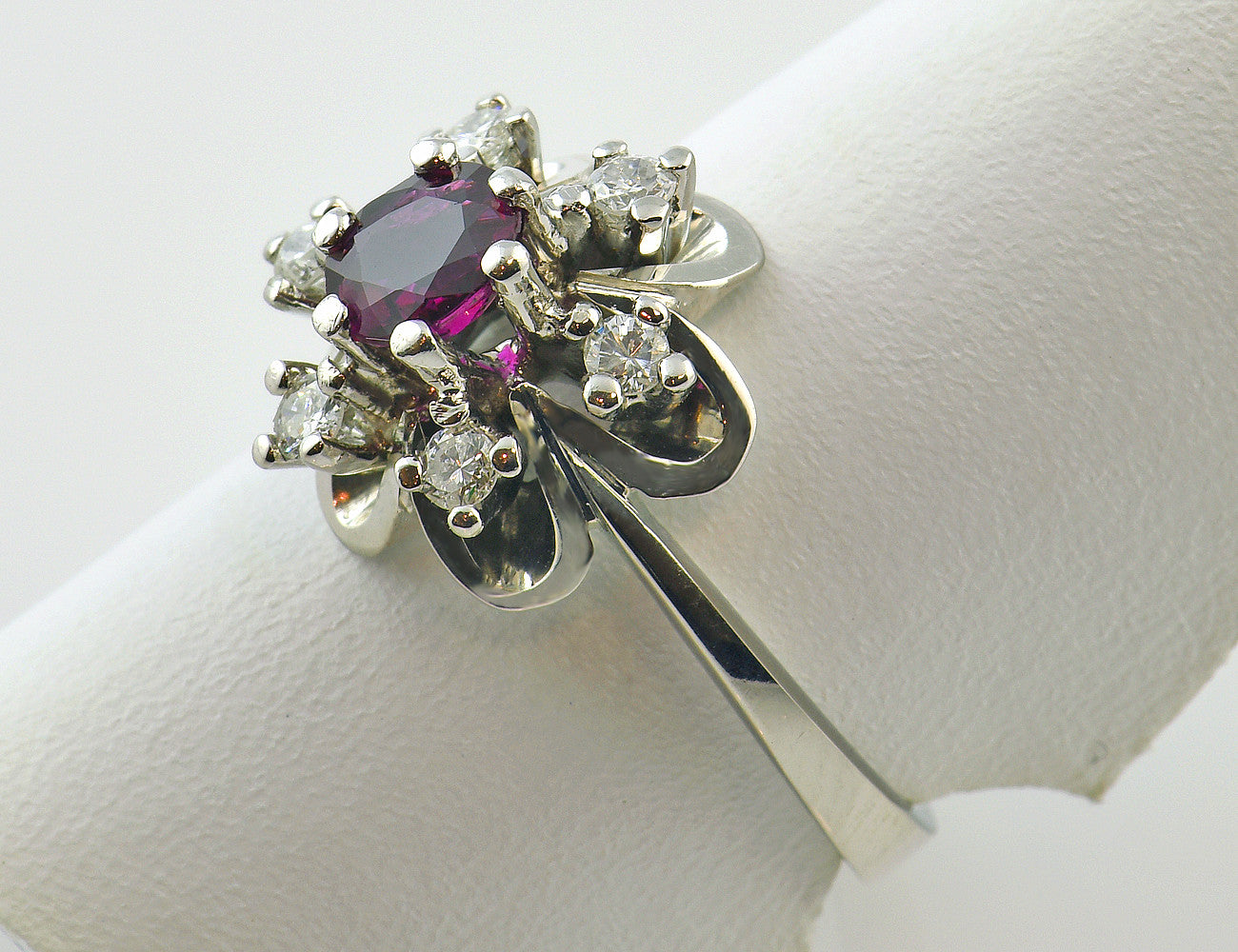 Rubin Diamant Ring 585/000 14 K Weißgold 6 Brillanten zus. 0,24 ct